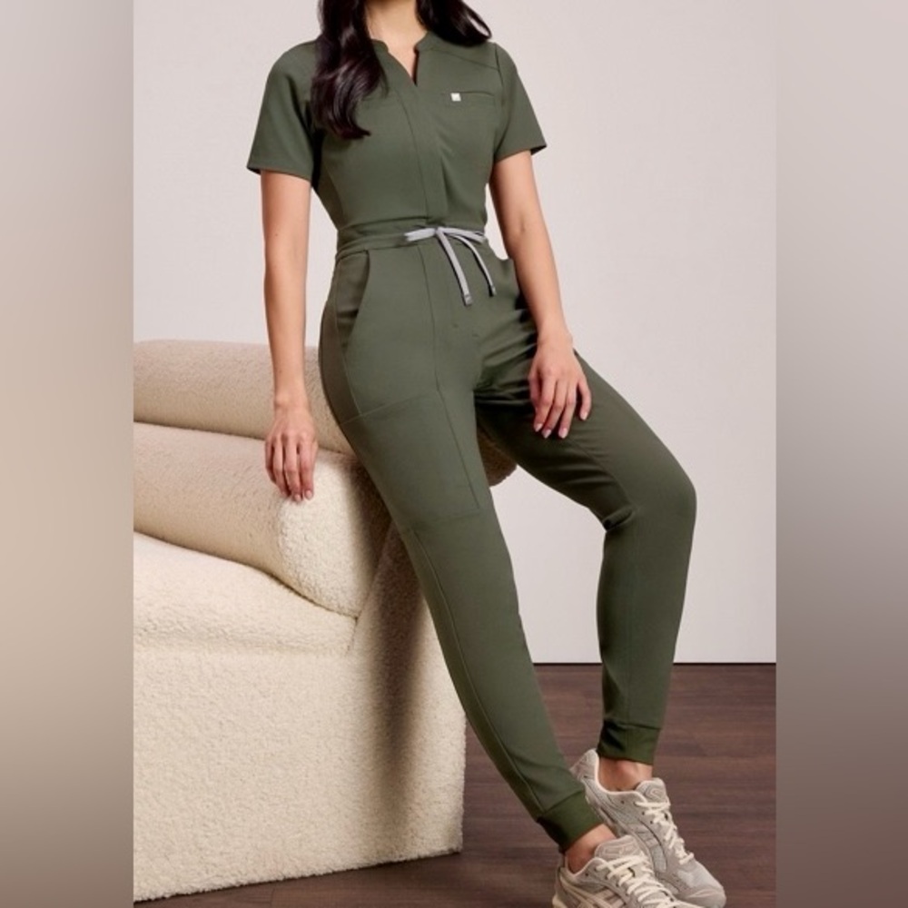 Stretch Tech PonteFlex Empower Fabletics jumpsuit Scrubs Women New with tags